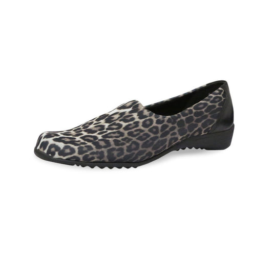 Munro Women's Traveler Leopard Stretch Fabric