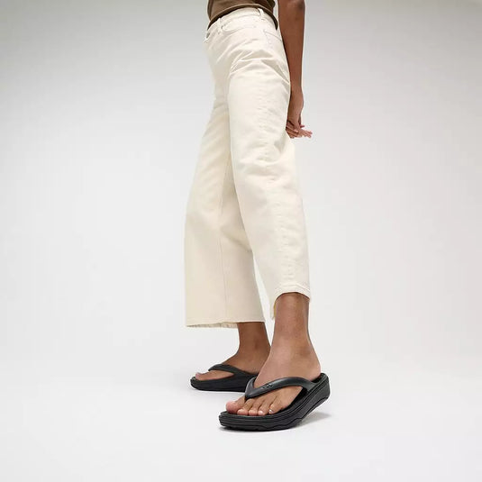 Fitflop Women's RELIEFF Recovery Toe-Post Sandals Black Fitflop Women's RELIEFF Recovery Toe-Post Sandals Black