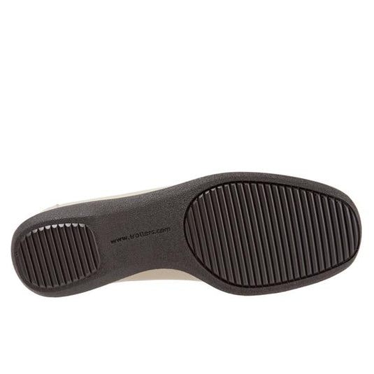 Trotters Women's Jenn Slip-On Albaster Trotters Women's Jenn Slip-On Albaster