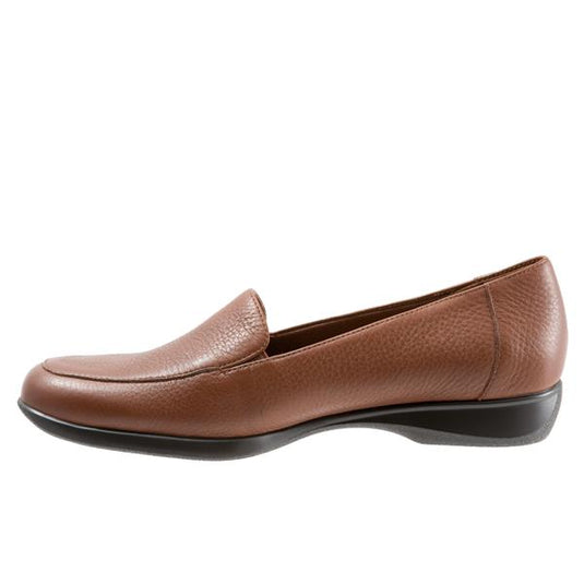 Trotters Women's Jenn Slip-On  Med Brown Trotters Women's Jenn Slip-On  Med Brown