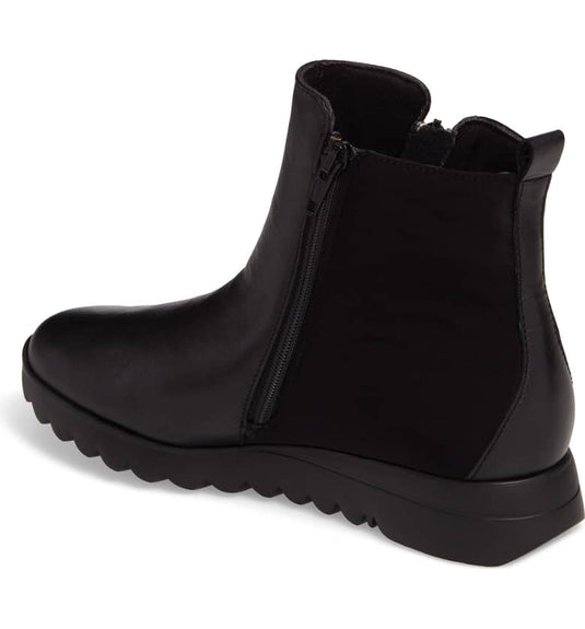 Munro Women's Ashcroft Black Leather and Black Fabric Munro Women's Ashcroft Black Leather and Black Fabric