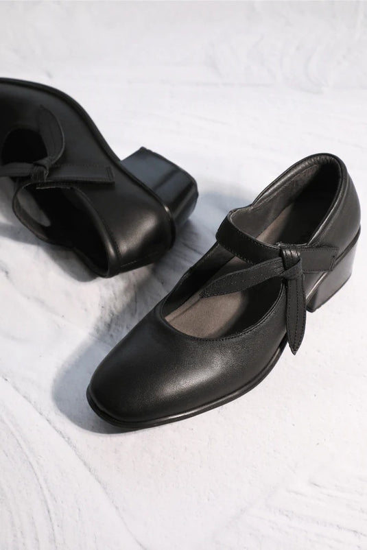 Naot Women's Nobility Jet Black Leather Naot Women's Nobility Jet Black Leather