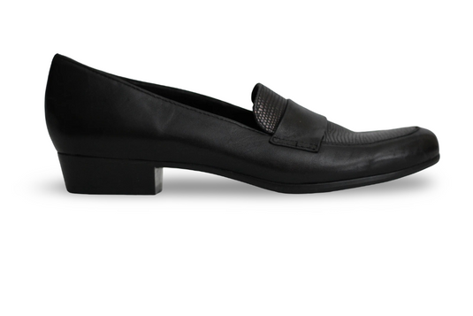 Munro Women's kiera Slip on loafer Black Leather / Lizard Munro Women's kiera Slip on loafer Black Leather / Lizard