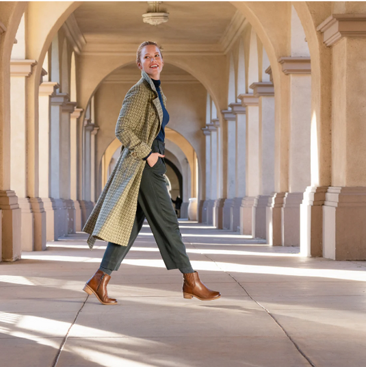 Dansko Women's Daisie Tan Waterproof Burnished Dansko Women's Daisie Tan Waterproof Burnished