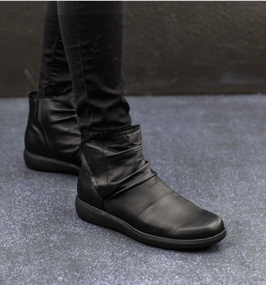 Munro Women's Scout Boots Black Leather Munro Women's Scout Boots Black Leather