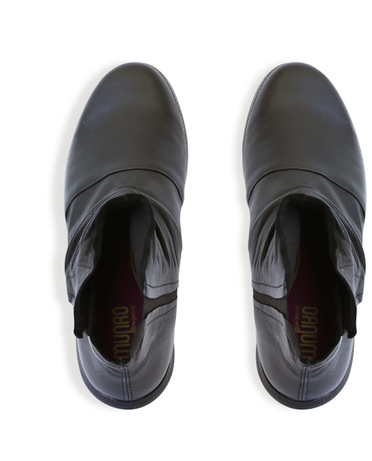 Munro Women's Scout Boots Black Leather Munro Women's Scout Boots Black Leather