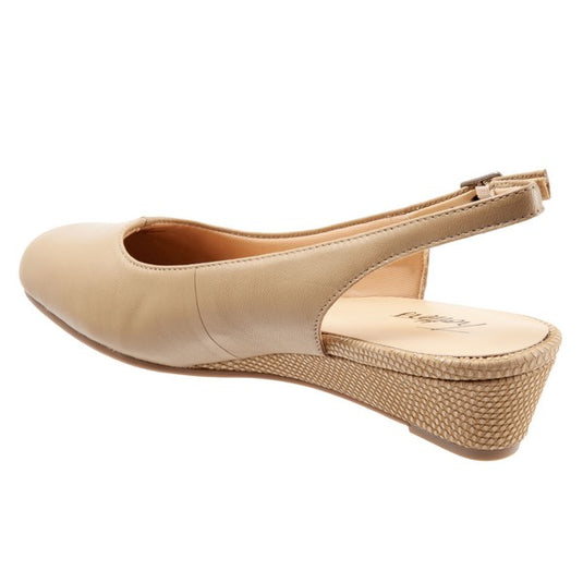 Trotters Women's Lenore Slingback Sandals Nude Trotters Women's Lenore Slingback Sandals Nude