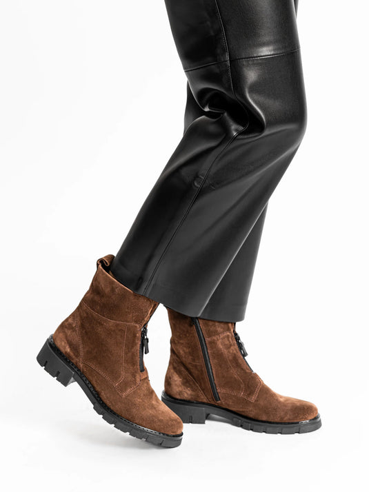 Ara Women's Deon| Dover Lug Sole Front & Inside Zip Boot Black Mocca-Suede