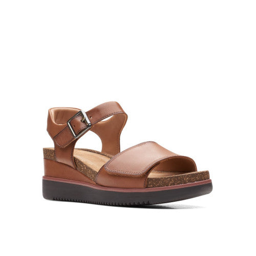 Clarks Women's Lizby strap Sandal - Tan Leather