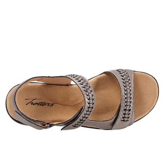 Trotters Women's Romi Woven Sandals Pewter Metallic