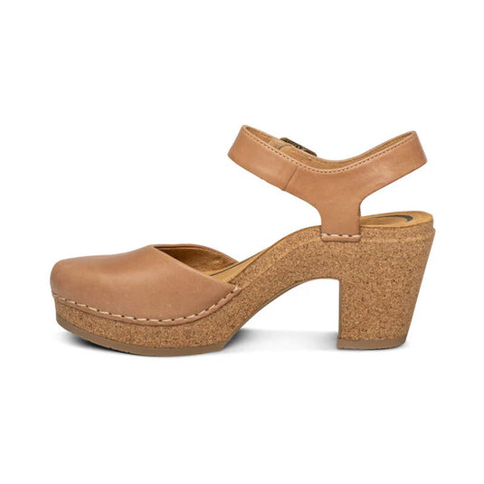 Aetrex Women's Finley Closed Toe Heel Sandal Camel