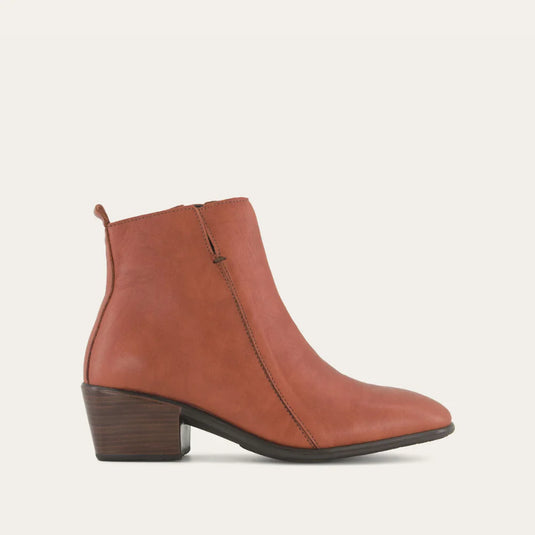 Naot Women's Ethic Brown Peanut Leather
