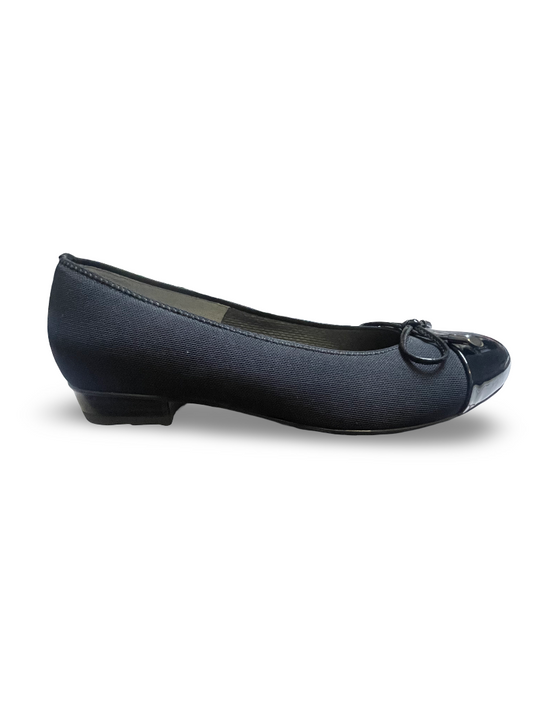 ARA Women's Betty flat shoe Black Fabric/ Patent toe
