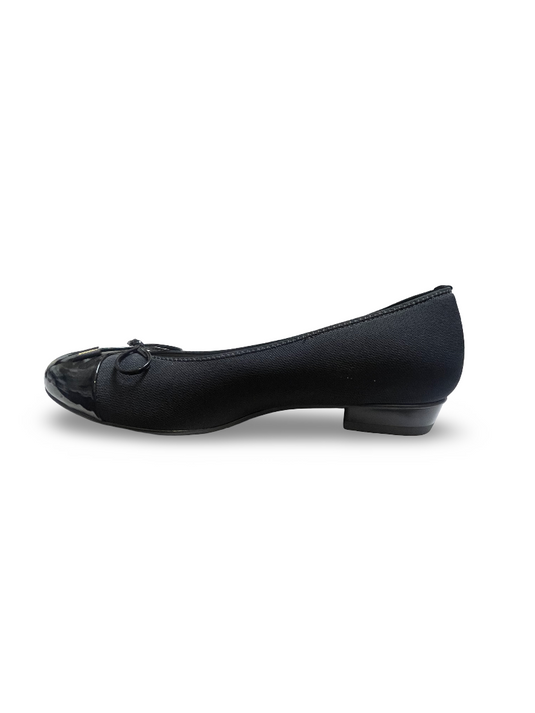 ARA Women's Betty flat shoe Black Fabric/ Patent toe