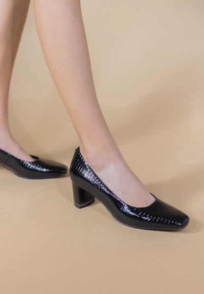 J. Renee Women's Olivienne Slip on Pump Black Lizard Print