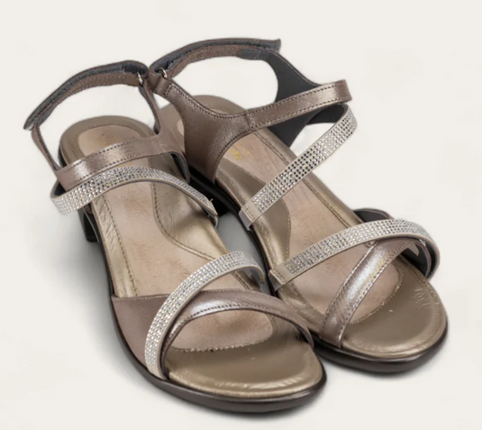 Naot women's Innovate Sandals Silver Threads Lthr/Beige w/ Clear Rhinestones