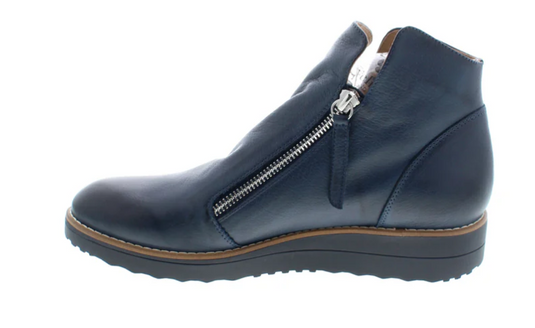 Django And Juliette Women's OHMY-DJ Ankle Boot Navy
