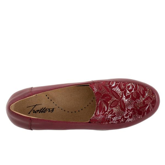 Trotters Women's Deanna Slip On Sangria Floral Leather