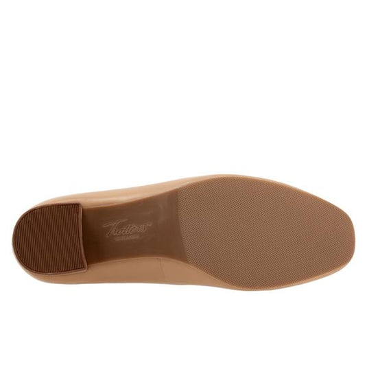 Trotters Women's Dream Luggage Slip On Nude