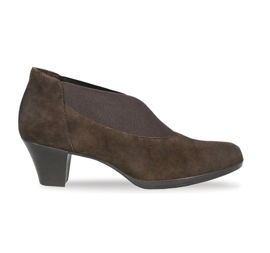 Munro Women's Francee Ankle Bootie Brown Suede