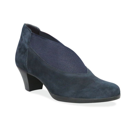 Munro Women's Francee Ankle Bootie Navy Suede