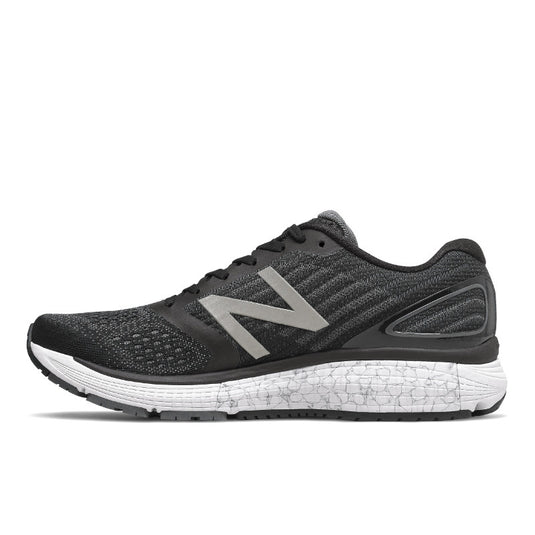 New Balance Men's 860v9 Black/Magnet