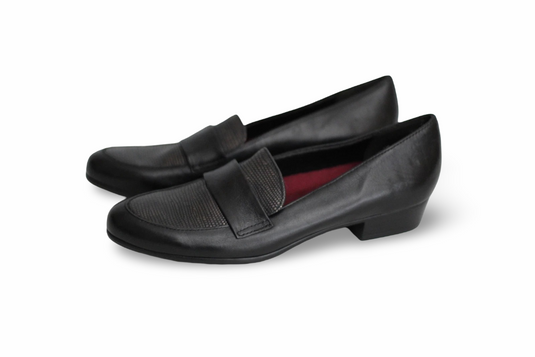 Munro Women's kiera Slip on loafer Black Leather / Lizard