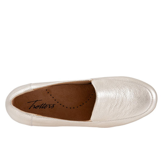 Trotters Women's Deanna Slip On Champagne Metallic